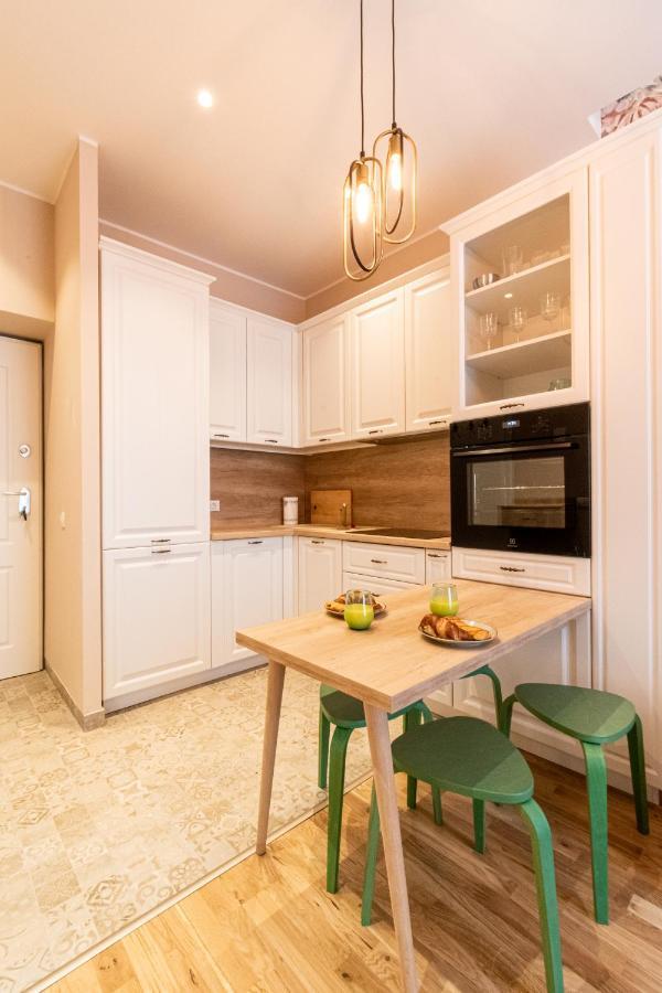 Black Gate - Quiet Studio In The Heart Of Old Town With Free Private Secured Parking Brasov Luaran gambar