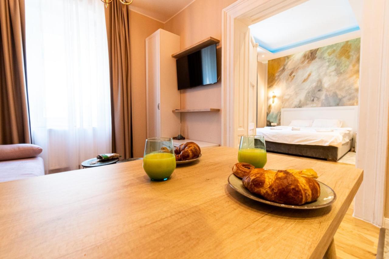 Black Gate - Quiet Studio In The Heart Of Old Town With Free Private Secured Parking Brasov Luaran gambar