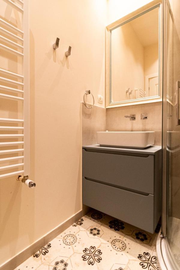 Black Gate - Quiet Studio In The Heart Of Old Town With Free Private Secured Parking Brasov Luaran gambar