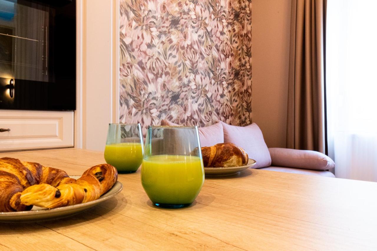 Black Gate - Quiet Studio In The Heart Of Old Town With Free Private Secured Parking Brasov Luaran gambar
